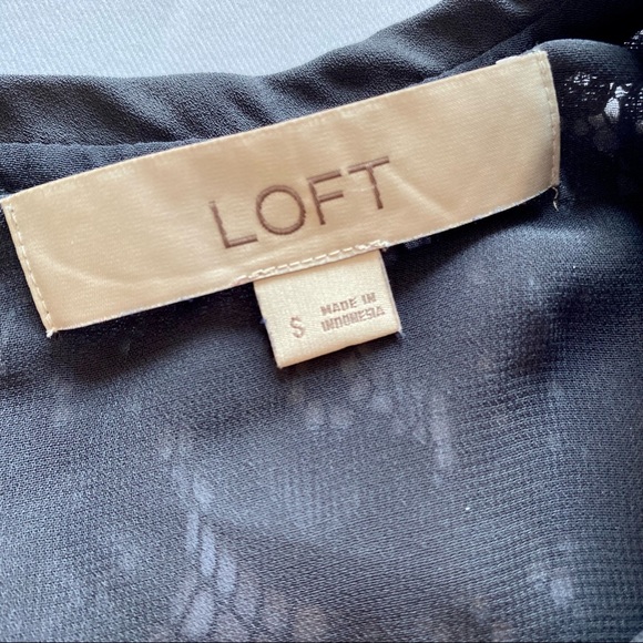 Loft Gray Floral Shell - Picture 3 of 4